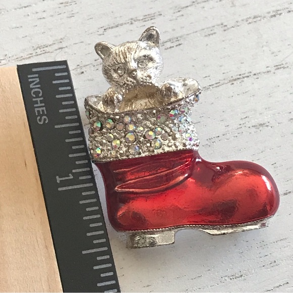 Vintage Cat In Stocking Christmas Holiday Brooch With Clear Rhinestones - Picture 10 of 12